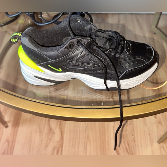 Nike shoes - Picture 3 of 5